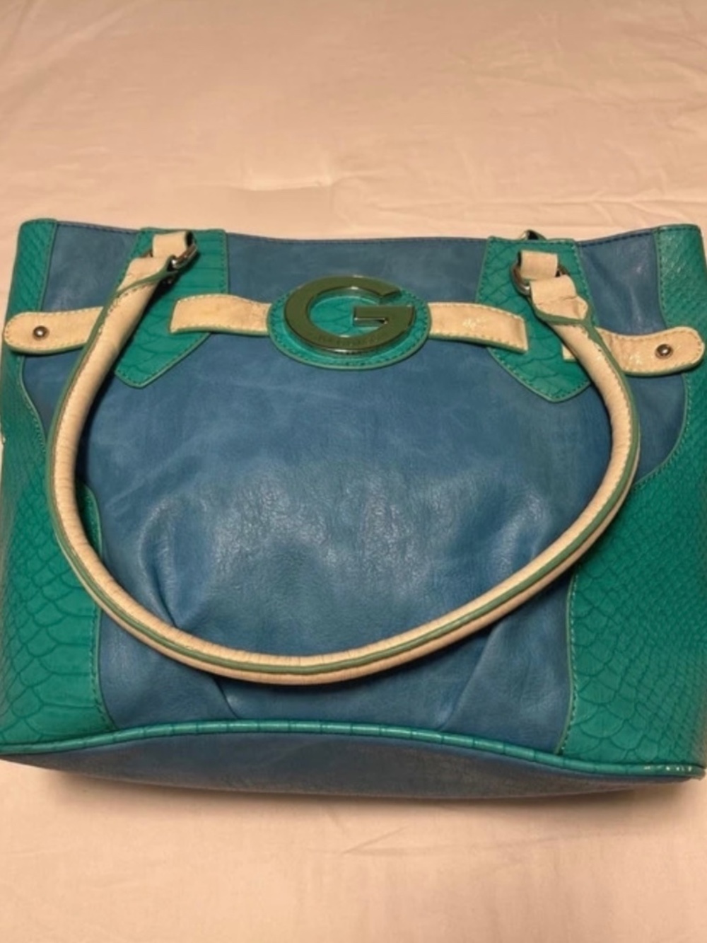 Vintage y2k Women’s Guess purse